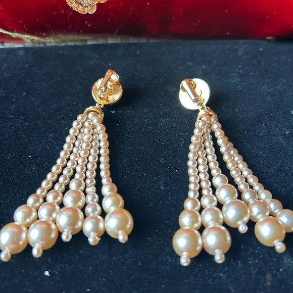 Vintage Kenneth Jay Lane Cream faux Pearl Drop clip on Earrings. Stamped KJL. - Picture 3 of 3